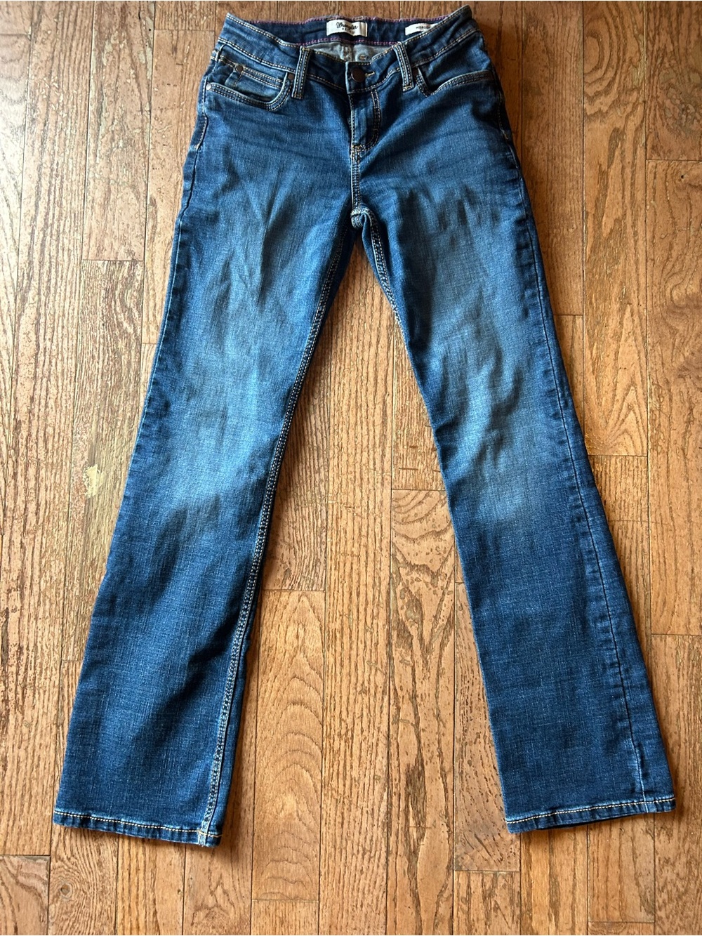Wrangler women’s Classic Medium Blue Straight-Leg Jeans